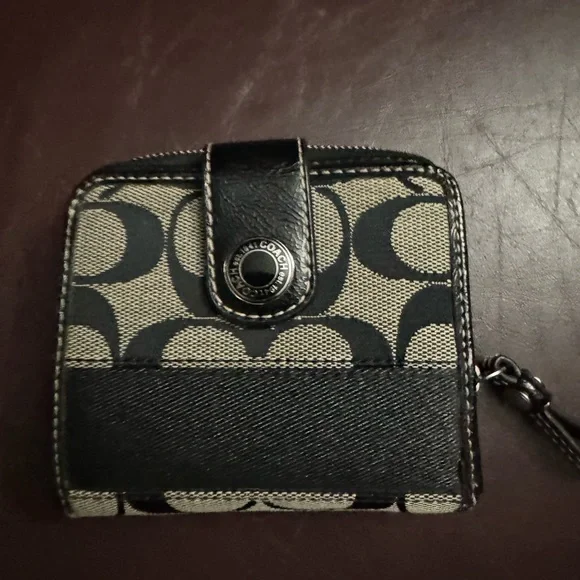 Coach wallet - Picture 1 of 8